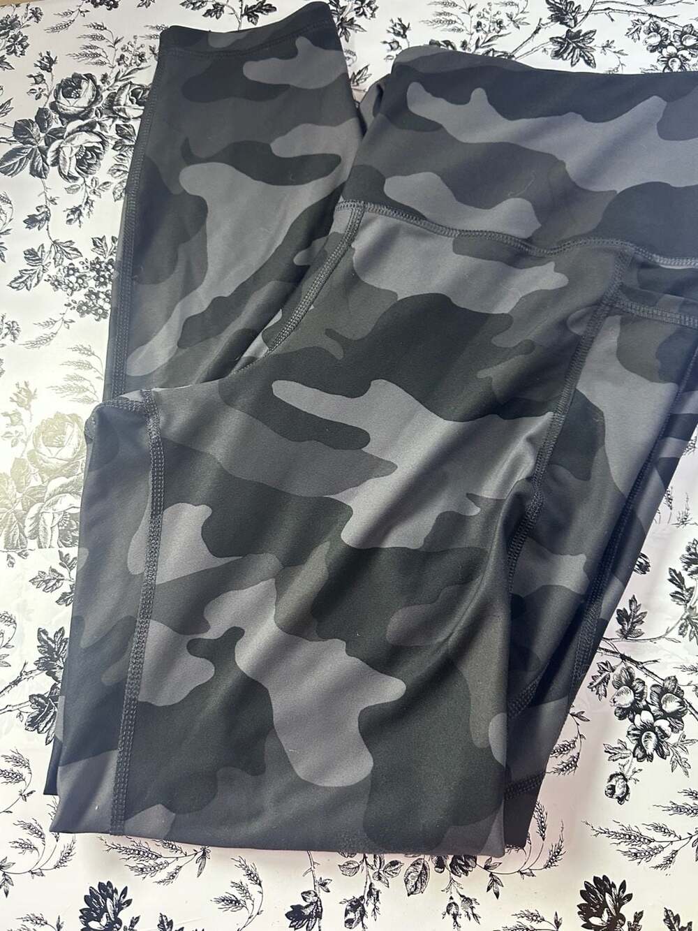 Old Navy Active Powersoft High-Rise Go-Dry Camo Leggings